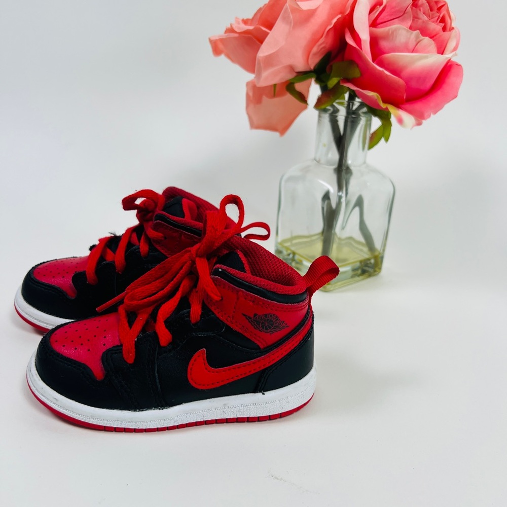 Nike Kids Red and Black Sneakers